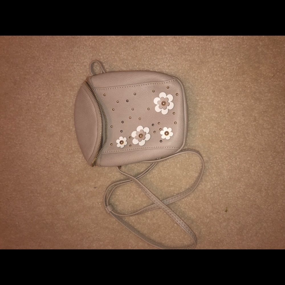 cute purse with flowers!